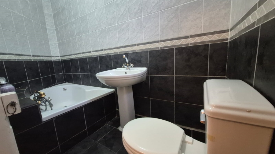 4 Bedroom Property for Sale in Worcester Western Cape